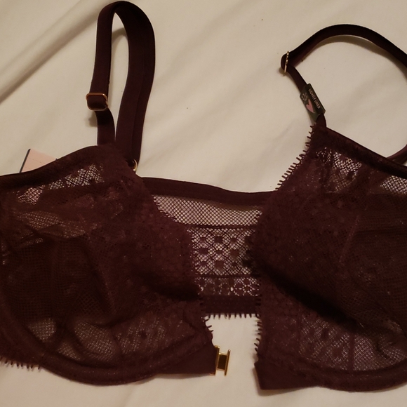 Victoria's Secret Other - Victoria secret woman bra size 32C